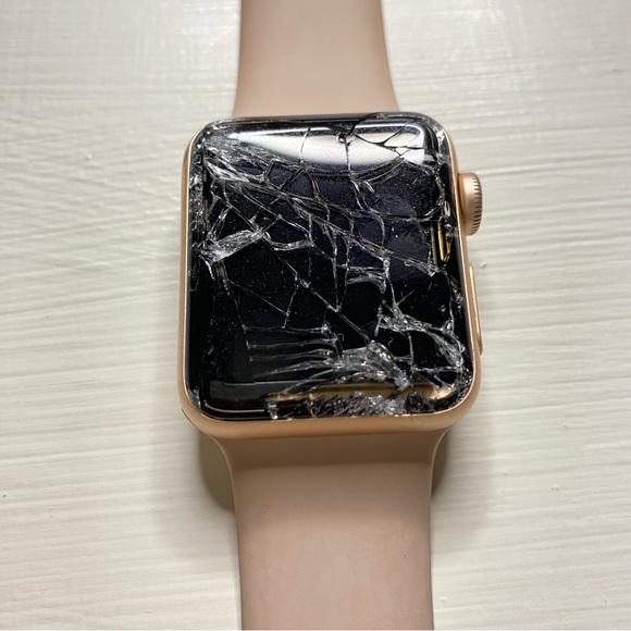Apple Watch with Bands (broken screen) - Picture 4 of 12